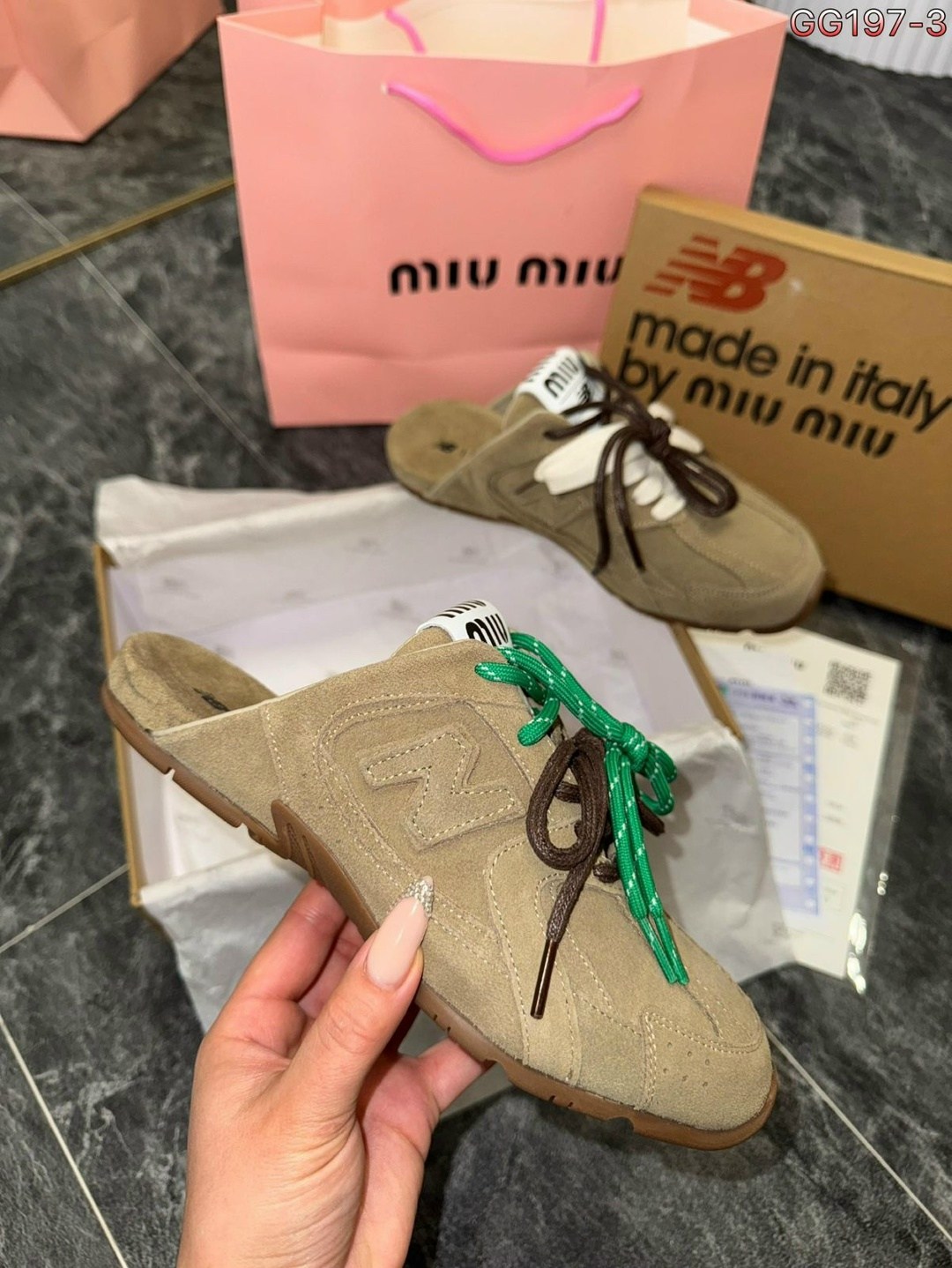 ,шлепки миу миу,шлепанцы miu miu,черные шлепанцы,кожаные шлепанцы miu miu