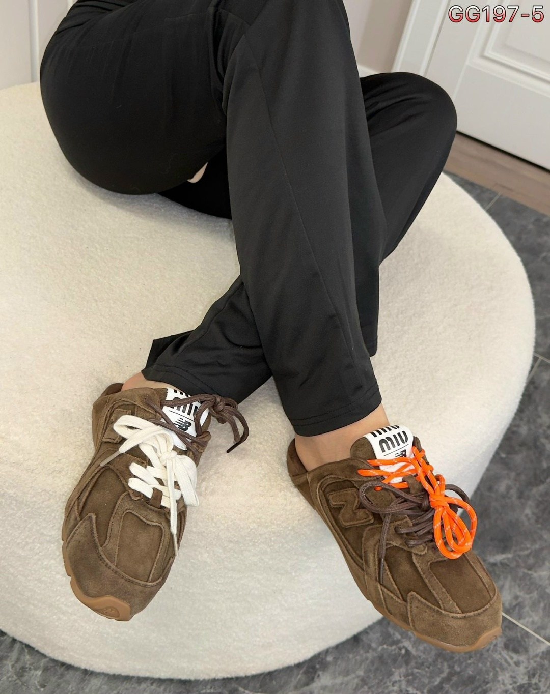 ,шлепки миу миу,шлепанцы miu miu,черные шлепанцы,кожаные шлепанцы miu miu