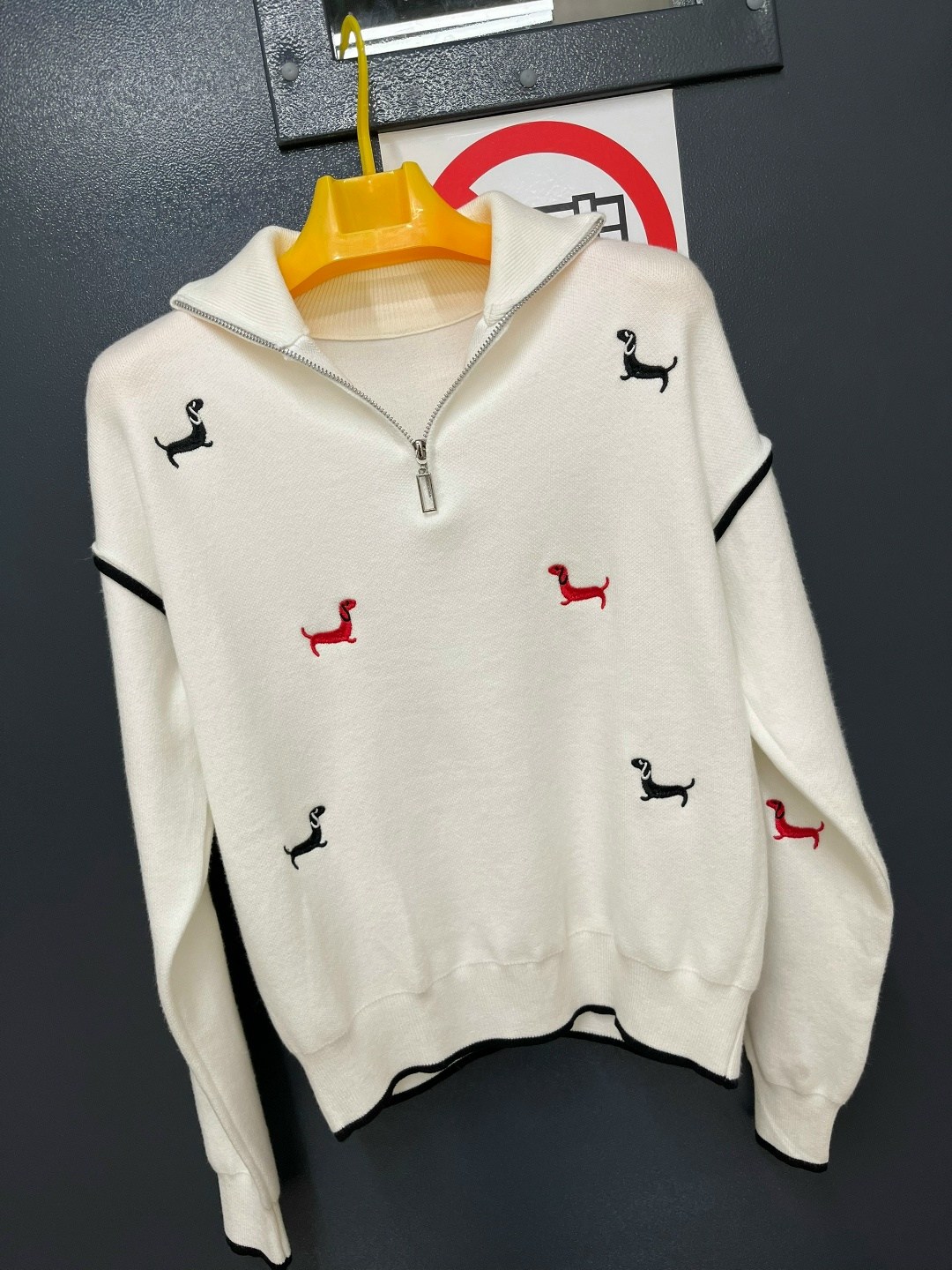 свитер с вышивкой таксы,свитер пуловер,свитер,свитер с вышивкой,свитер кашемир