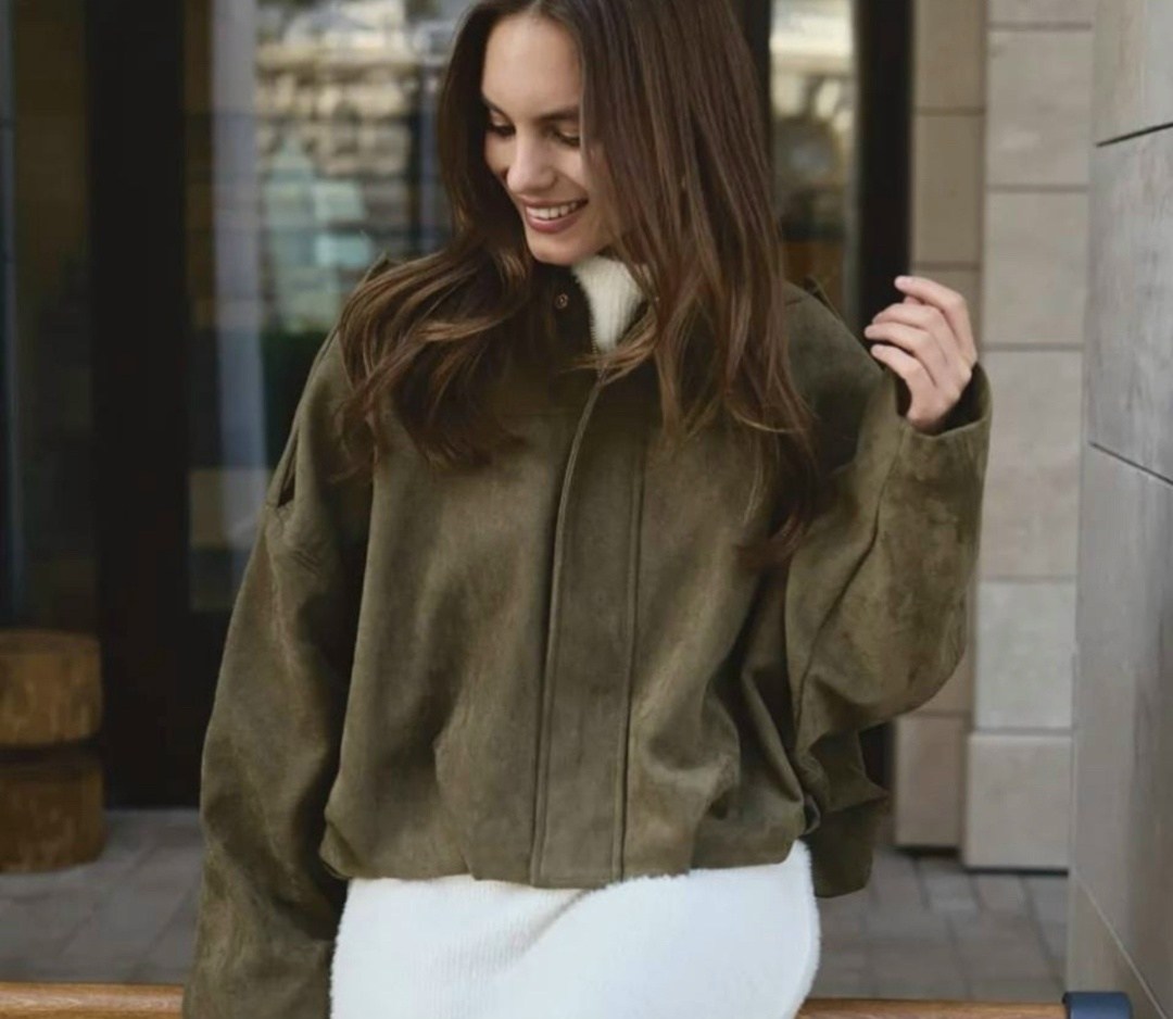 куртка бомбер укороченная оверсайз эко замшевая nonstóp with me,куртка бомбер демисезонная оверсайз замшевый niu,коричневая свободная куртка из искусственной кожи,куртка-бомбер из искусственной замши