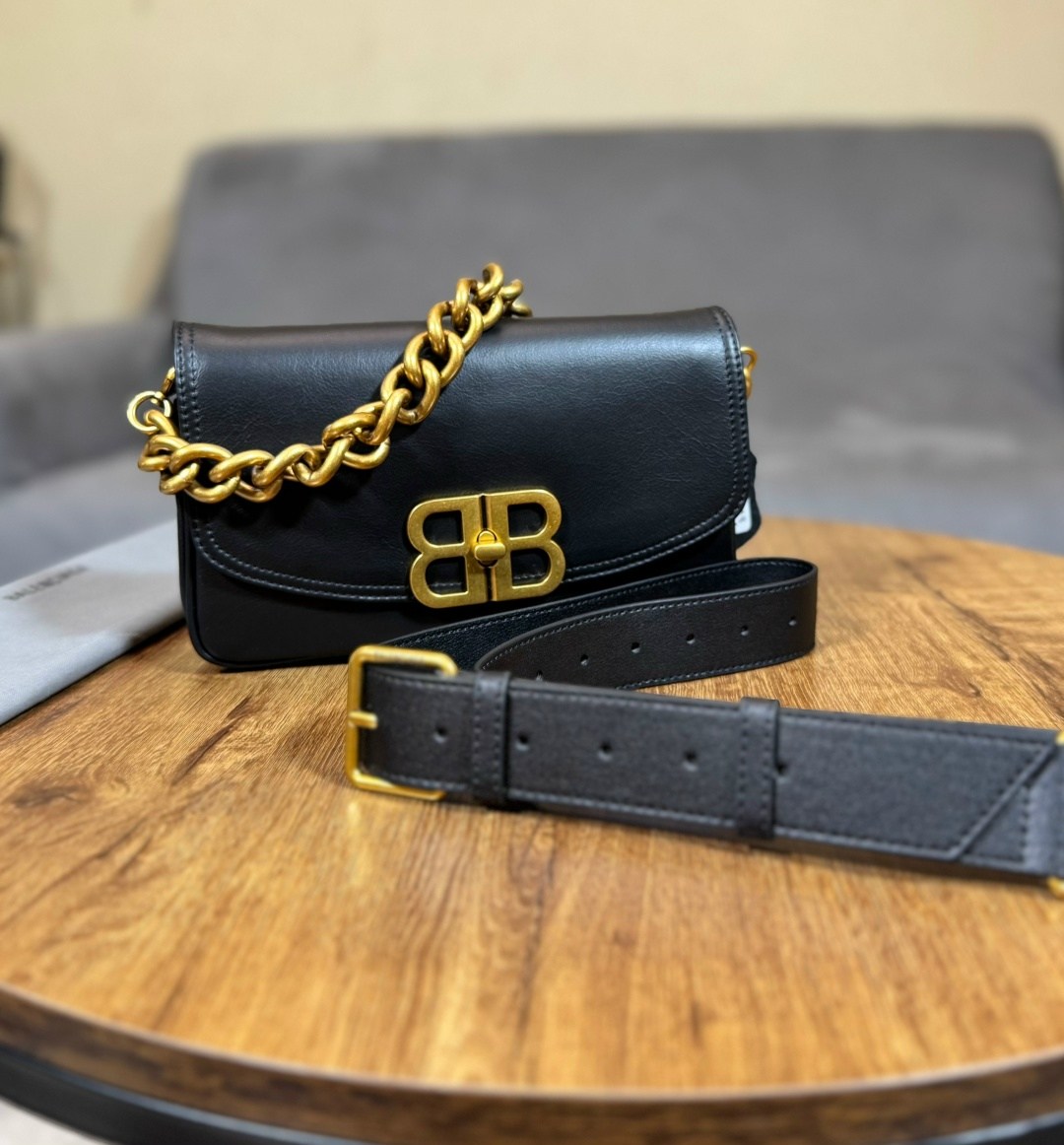 balenciaga сумка,сумка женская balenciaga,большая сумка через плечо через цепочку balenciaga,сумка женская balenciaga натуральная кожа,женская сумка баленсиага