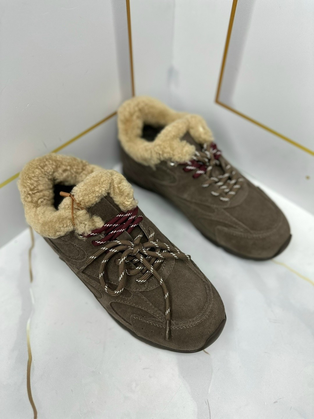 ,зимние кроссовки женские с мехом,зимние замшевые кроссовки с мехом prada trail коричневые,кроссовки женские зимние замшевые,кроссовки новые женские зимние прада