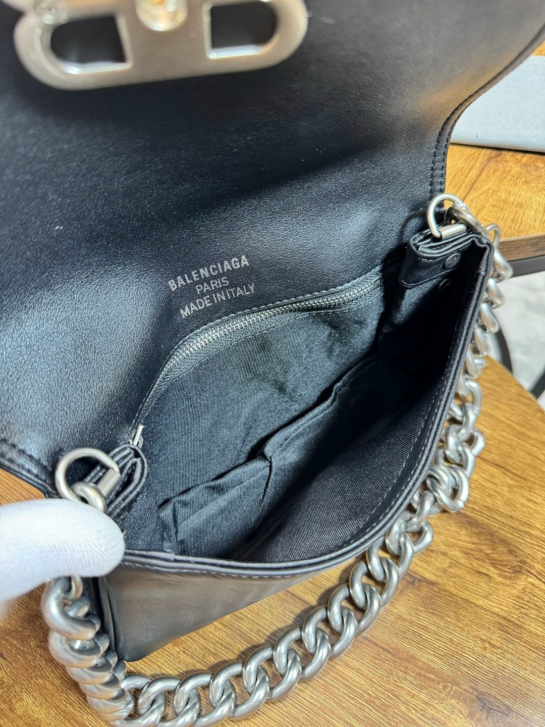 сумка женская balenciaga,balenciaga сумка,balenciaga сумка на плечо,сумка balenciaga через плечо баленсиага 23 см,женская сумка balenciaga из натуральной кожи в премиальном исполнении