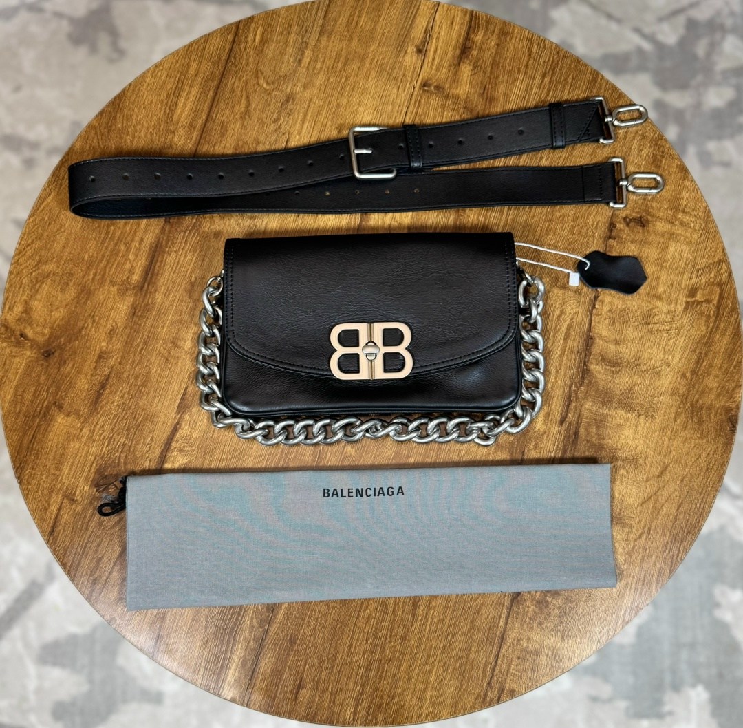 сумка женская balenciaga,balenciaga сумка,balenciaga сумка на плечо,сумка balenciaga через плечо баленсиага 23 см,женская сумка balenciaga из натуральной кожи в премиальном исполнении