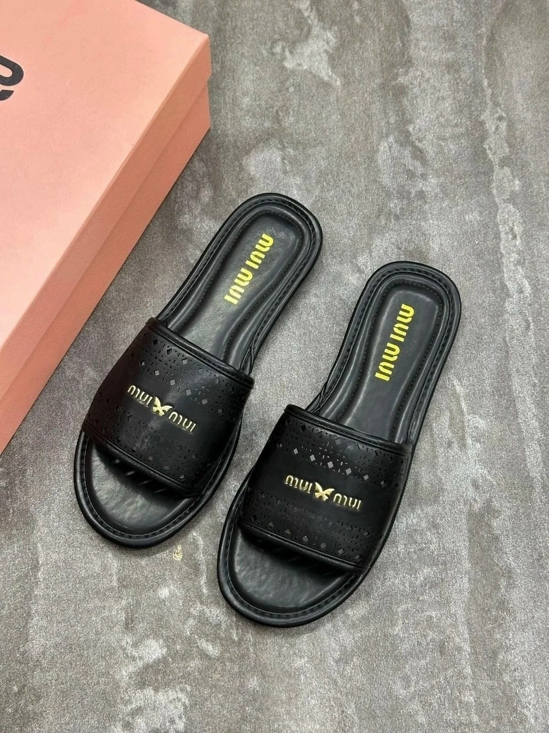 женские шлепанцы,,женские шлепки,шлепки miu miu,шлёпанцы miu miu