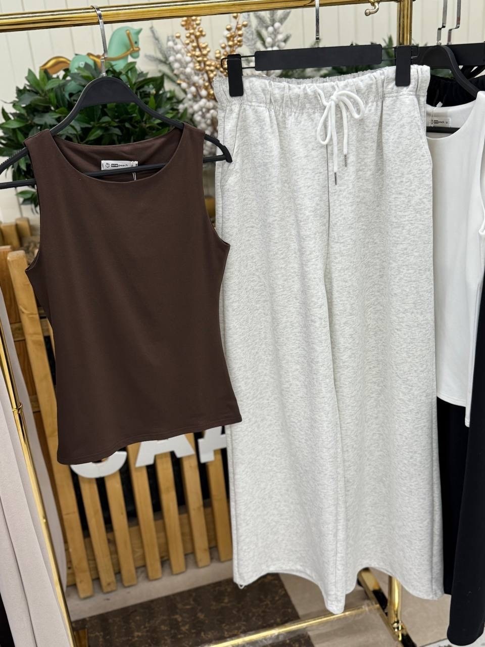 серые широкие спортивные штаны,серые спортивные брюки deeptown,штаны широкие спортивные оверсайз y2k nuk,серые спортивные брюки для женщин,спортивные брюки женские belevtseva w2202621 серые