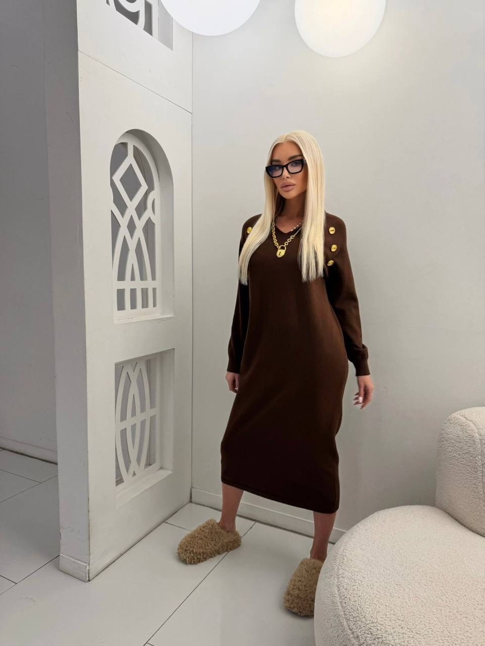 платье со свитером,стильное платье с вырезом,трикотажное платье,платье,оверсайз платье