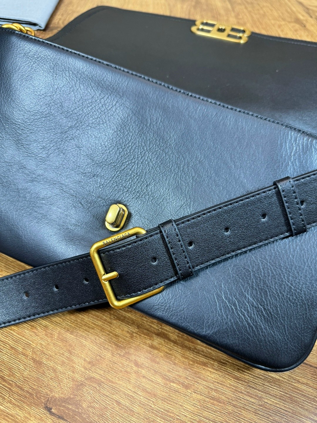 сумка balenciaga,сумка женская balenciaga,сумка женская balenciaga натуральная кожа,сумка b-buzz 24 из гладкой кожи balmain,кожаная мини-сумка b buzz balmain