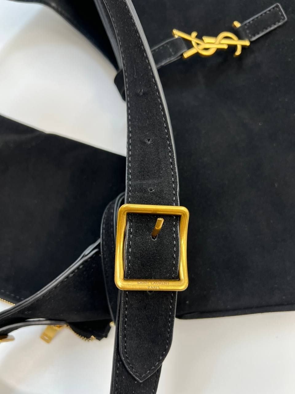сумка saint laurent из замши,женская замшевая сумка yves saint laurent 38x26 см,yves saint laurent женская чёрная замшевая сумка 25x13 см,замшевая сумка,сумка на плечо saint laurent замша черная