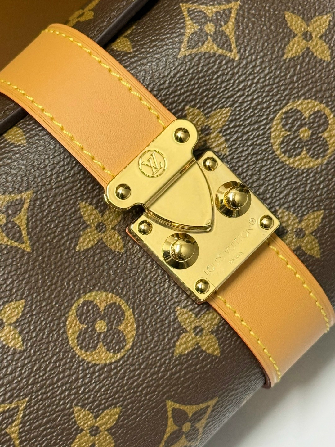 louis vuitton женская сумка,сумка louis vuitton,сумка луи виттон,louis vuitton сумка на плечо,сумка луи виттон полумесяц
