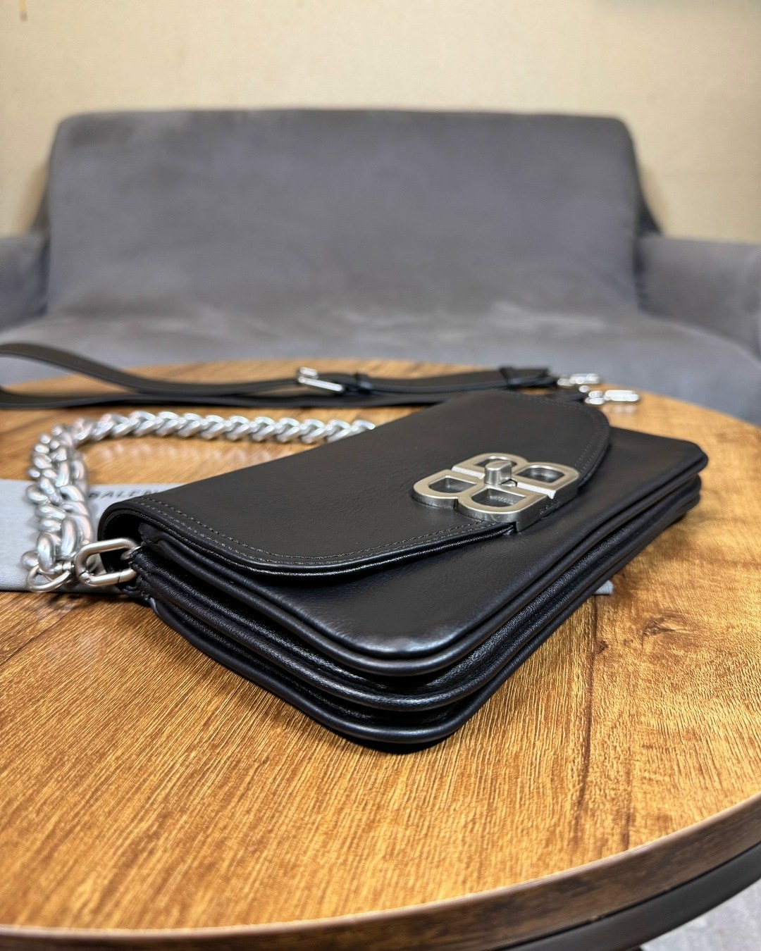 сумка женская balenciaga,balenciaga сумка,balenciaga сумка на плечо,сумка balenciaga через плечо баленсиага 23 см,женская сумка balenciaga из натуральной кожи в премиальном исполнении