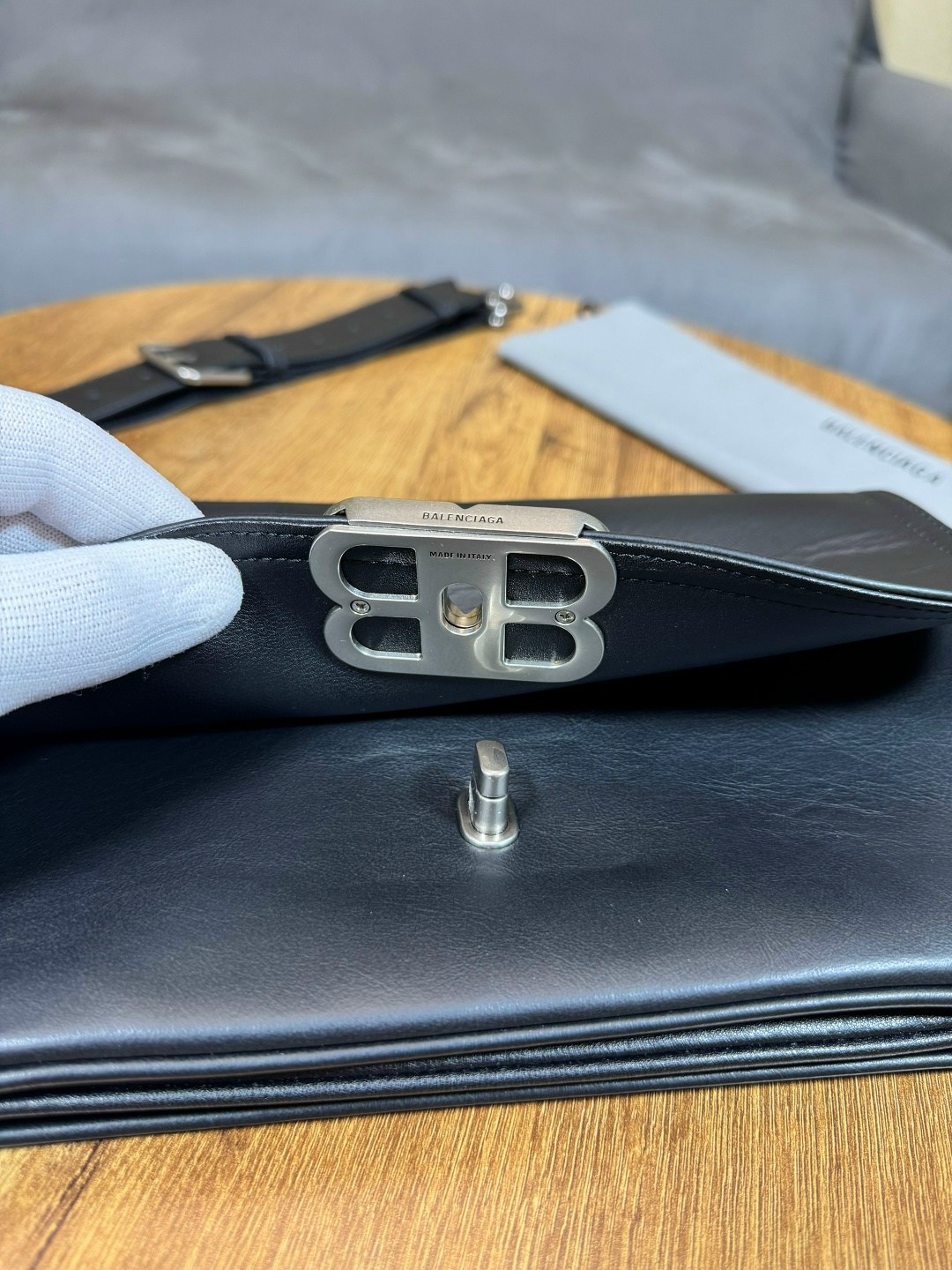 сумка balenciaga,сумка женская balenciaga,большая сумка через плечо через цепочку balenciaga,кожаная сумка balenciaga bb soft flap 23x12 см black / gold,маленькая сумка через плечо через цепочку balen