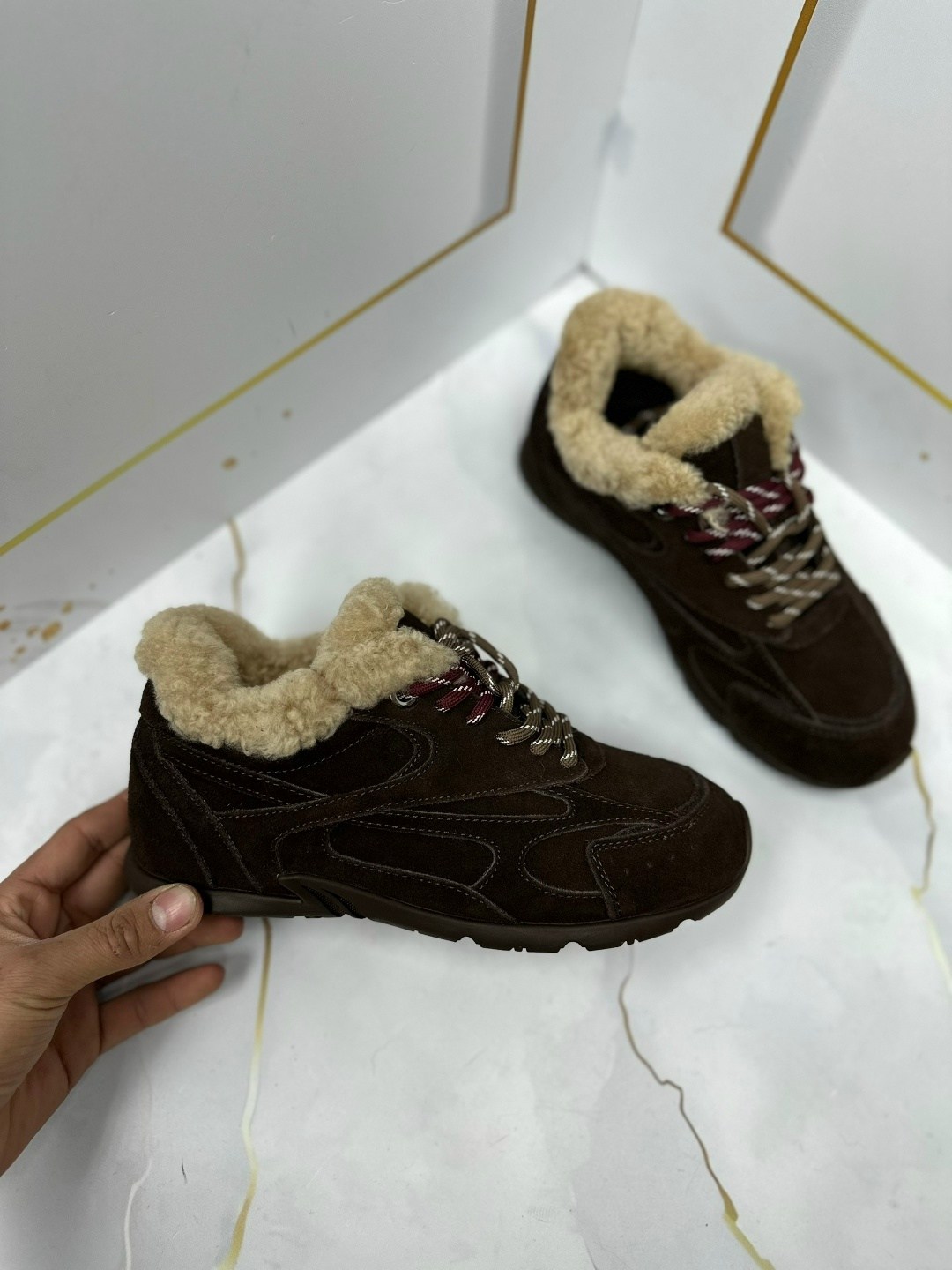 ,зимние кроссовки женские с мехом,зимние замшевые кроссовки с мехом prada trail коричневые,кроссовки женские зимние замшевые,кроссовки новые женские зимние прада