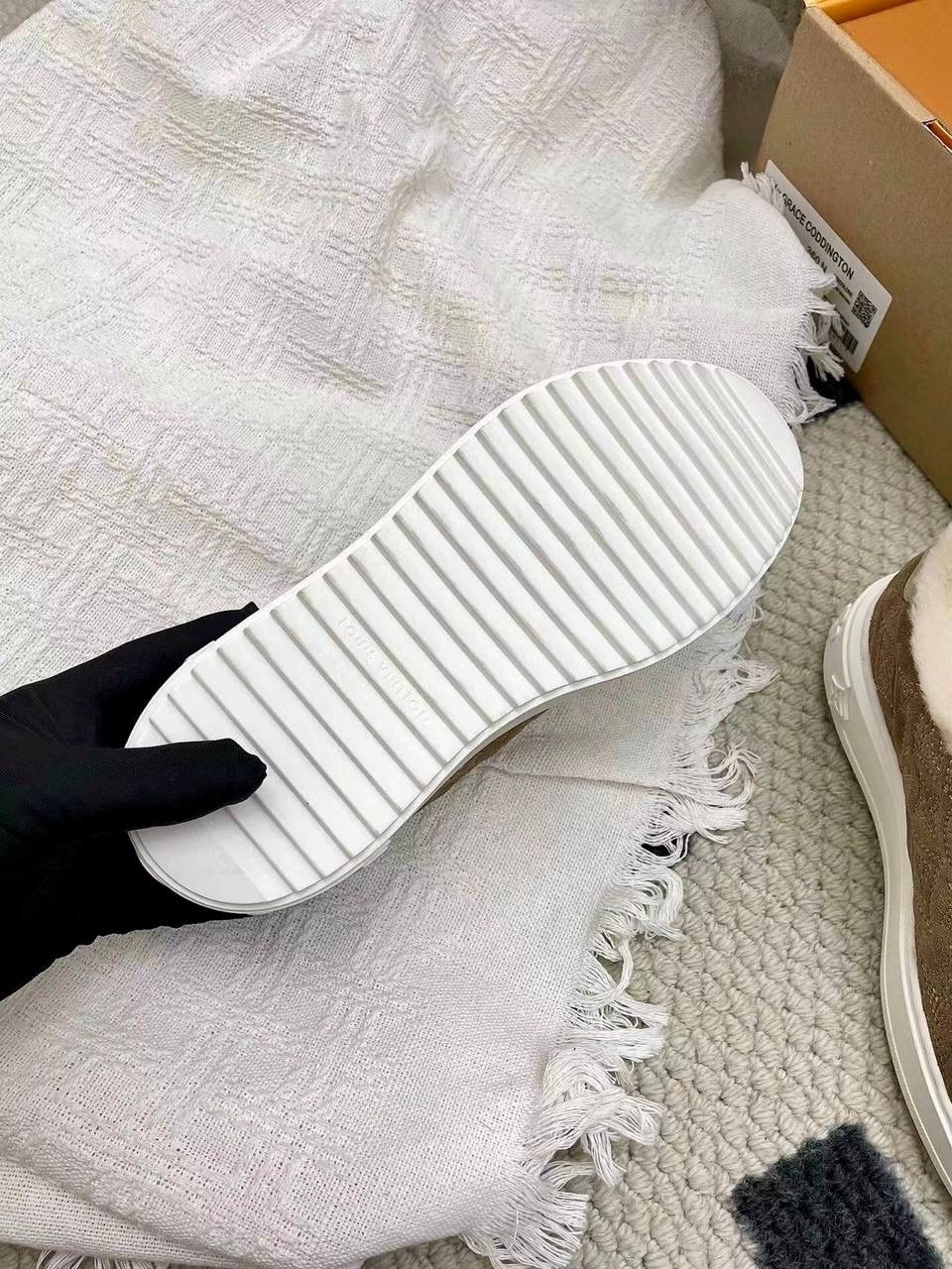 кеды louis vuitton time out зимние бежевые,кроссовки женские louis vuitton,,louis vuitton зимние кроссовки,бежевые кроссовки луи виттон