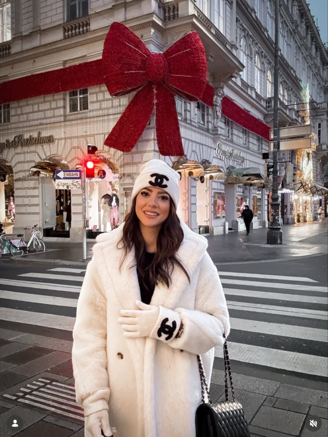 шапка chanel,вязаная шапка chanel,шапка шанель вязаная,вязаные эластичные шапки bini chanel,шапка шанель