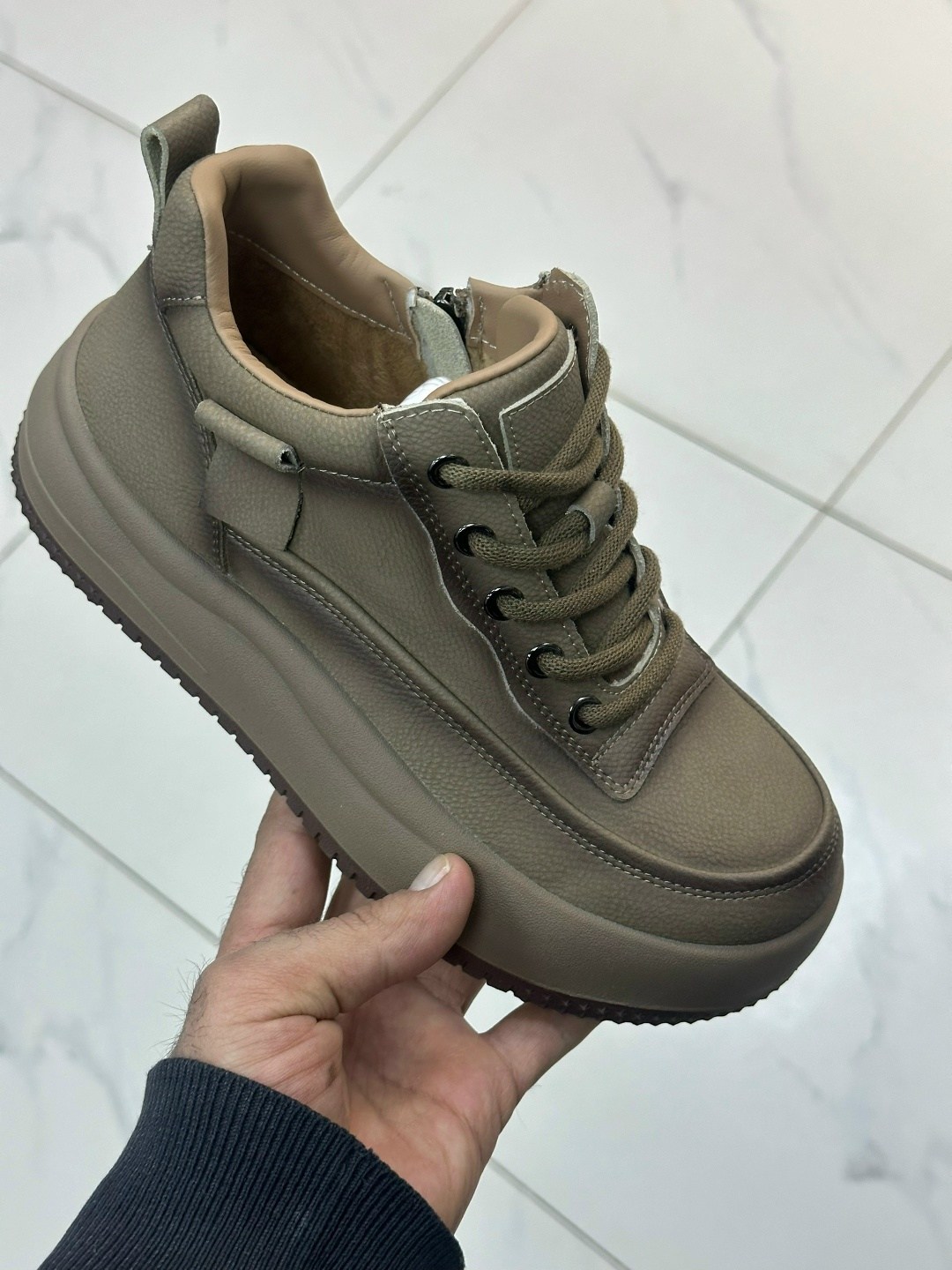 ,женские кроссовки,бежевые кроссовки женские,теплые кроссовки,кроссовки