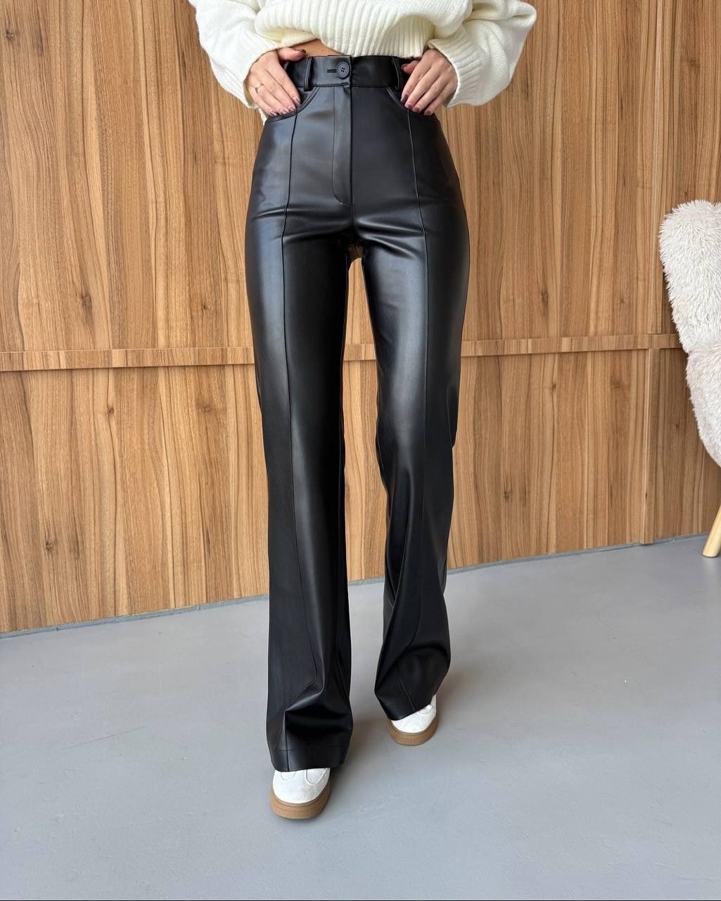 черные прямые кожаные брюки с высокой талией,брюки кожаные,женские кожаные брюки в рубчик volt clothing черный,брюки из искусственной кожи с высокой талией,кожаные штаны