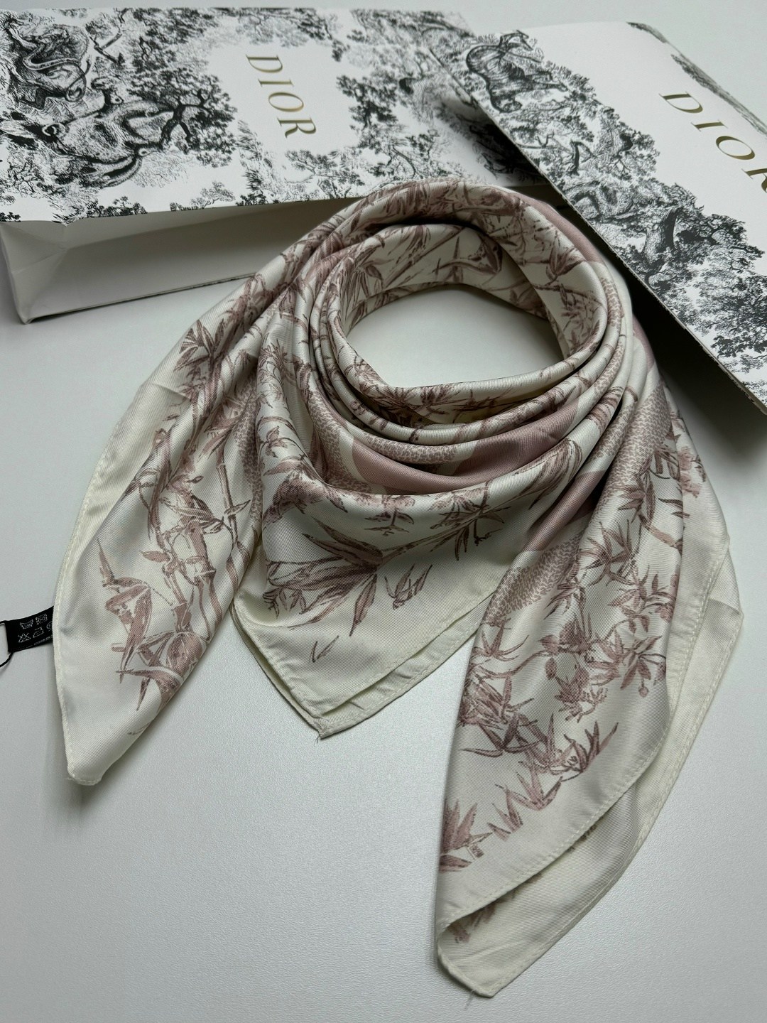 платок диор,платок dior,платок женский,платок шелковый,платок брендовый