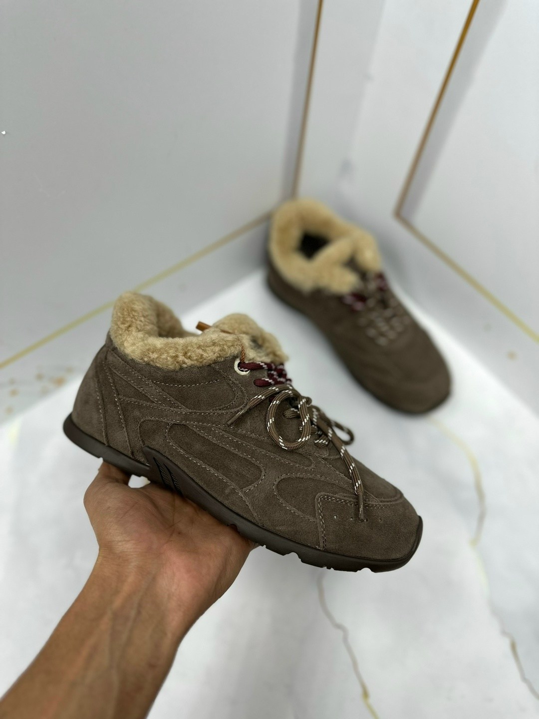 ,зимние кроссовки женские с мехом,зимние замшевые кроссовки с мехом prada trail коричневые,кроссовки женские зимние замшевые,кроссовки новые женские зимние прада