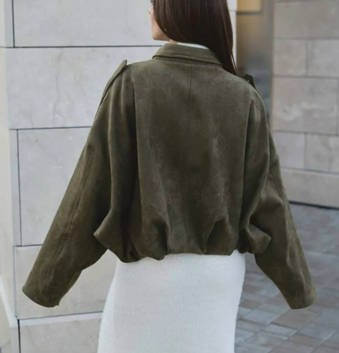 куртка бомбер укороченная оверсайз эко замшевая nonstóp with me,куртка бомбер демисезонная оверсайз замшевый niu,коричневая свободная куртка из искусственной кожи,куртка-бомбер из искусственной замши