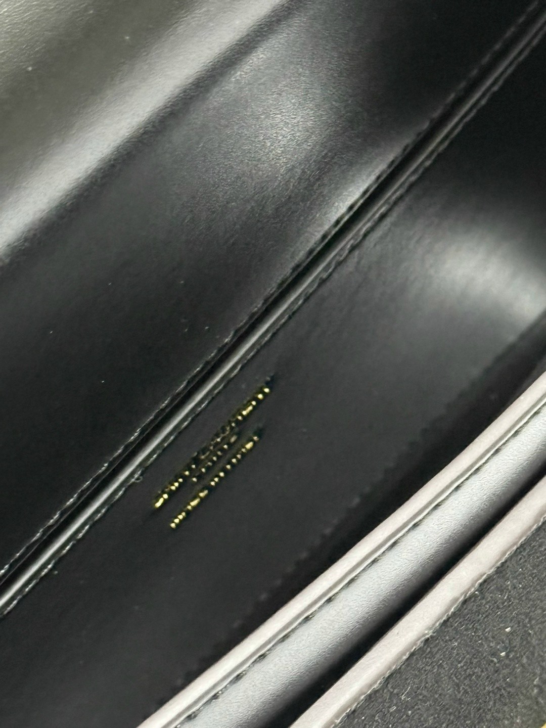 yves saint laurent сумка,сумка saint laurent,сумка yves saint laurent из натуральной замши,yves saint laurent женская чёрная замшевая сумка 25x13 см,замшевая сумка