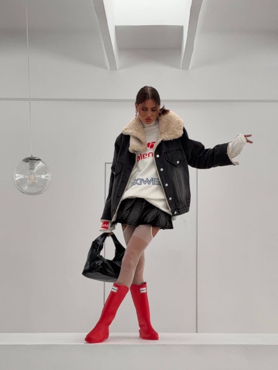 женская джинсовая куртка из искусственного меха,джинсовая зимняя женская куртка,зимняя женская джинсовая куртка с отделкой из искусственного меха,джинсовая куртка с меховым воротником,джинсовая куртка