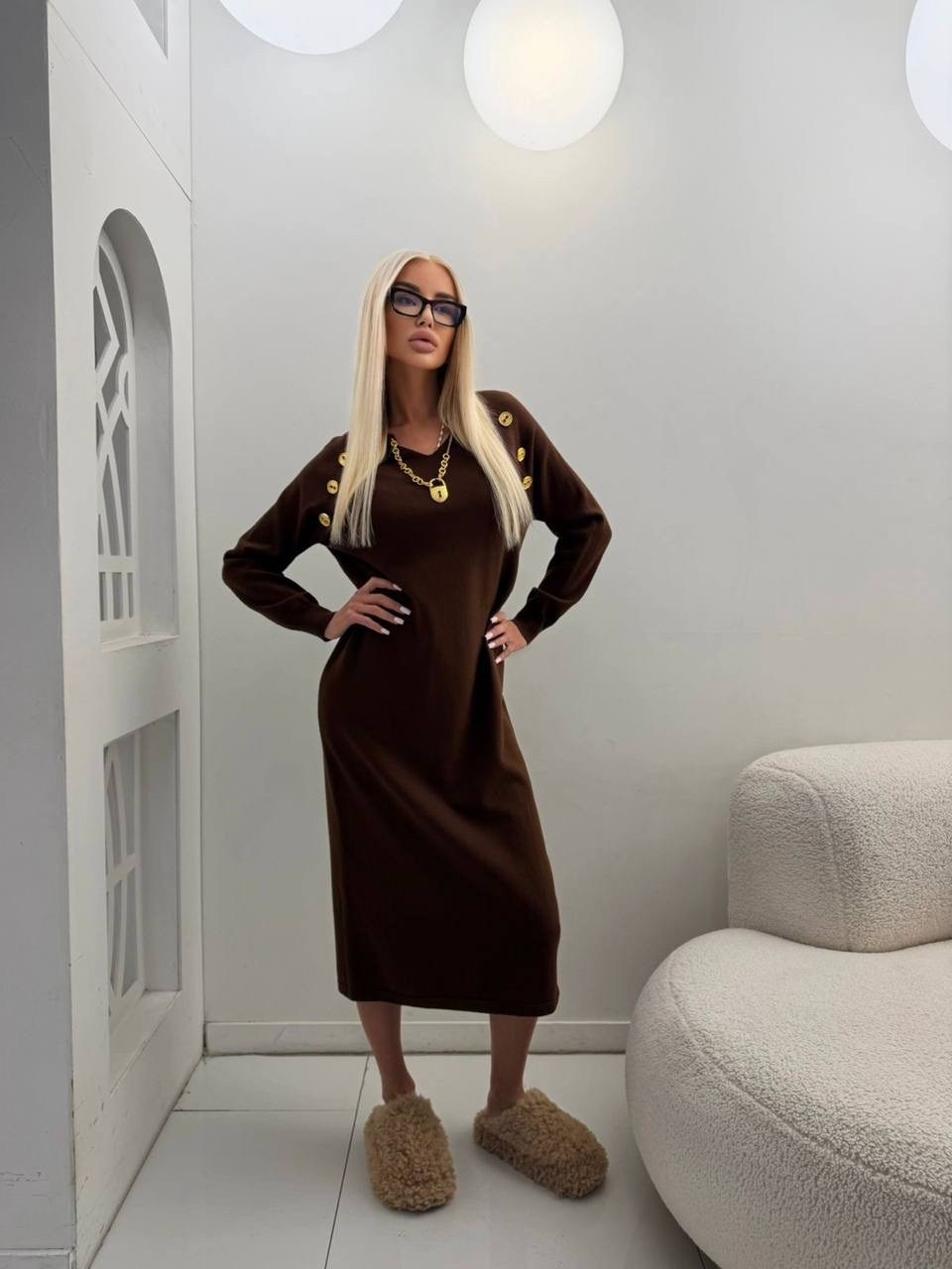 платье со свитером,стильное платье с вырезом,трикотажное платье,платье,оверсайз платье