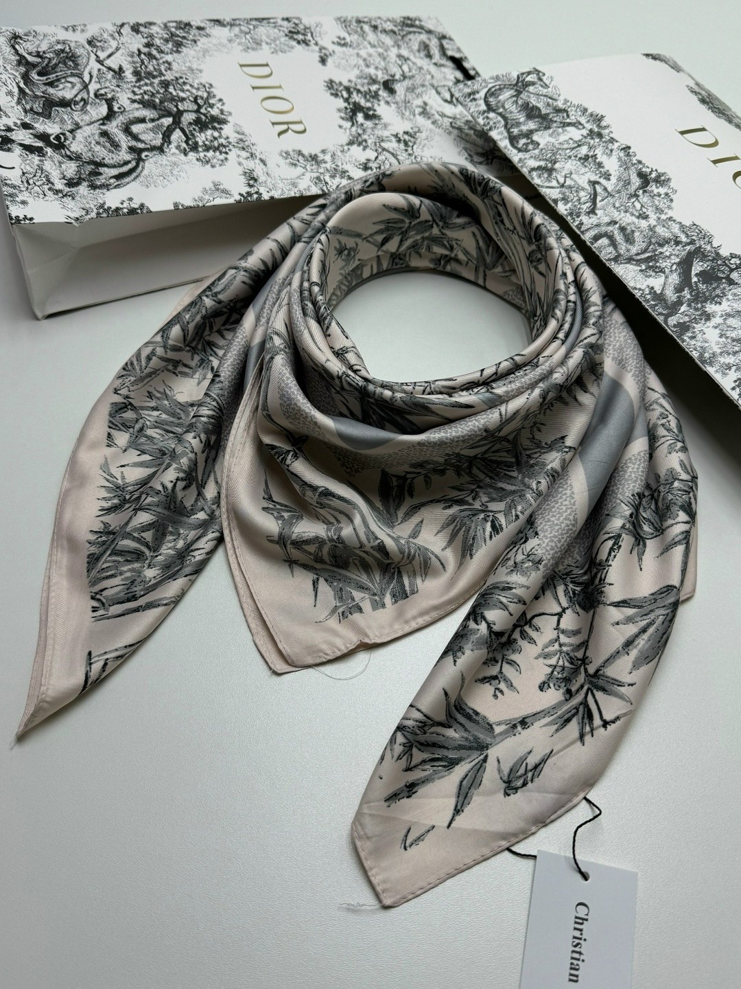 платок диор,платок dior,платок женский,платок шелковый,платок брендовый