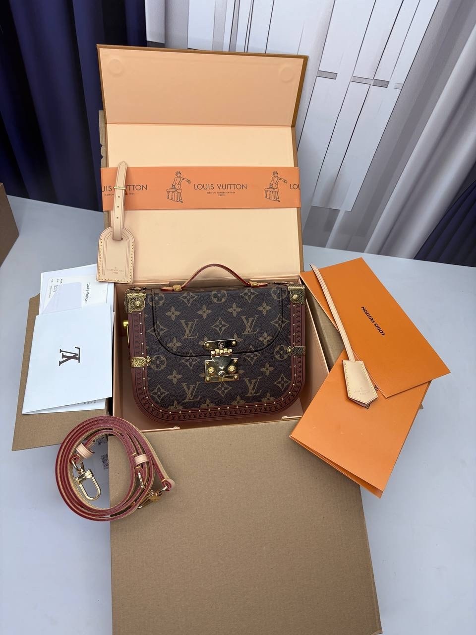 louis vuitton сумка на плечо,сумка женская louis vuitton,louis vuitton сумка,сумка louis vuitton pochette metis,женская кожаная сумка louis vuitton темно-коричневая с логотипами 22х13х7