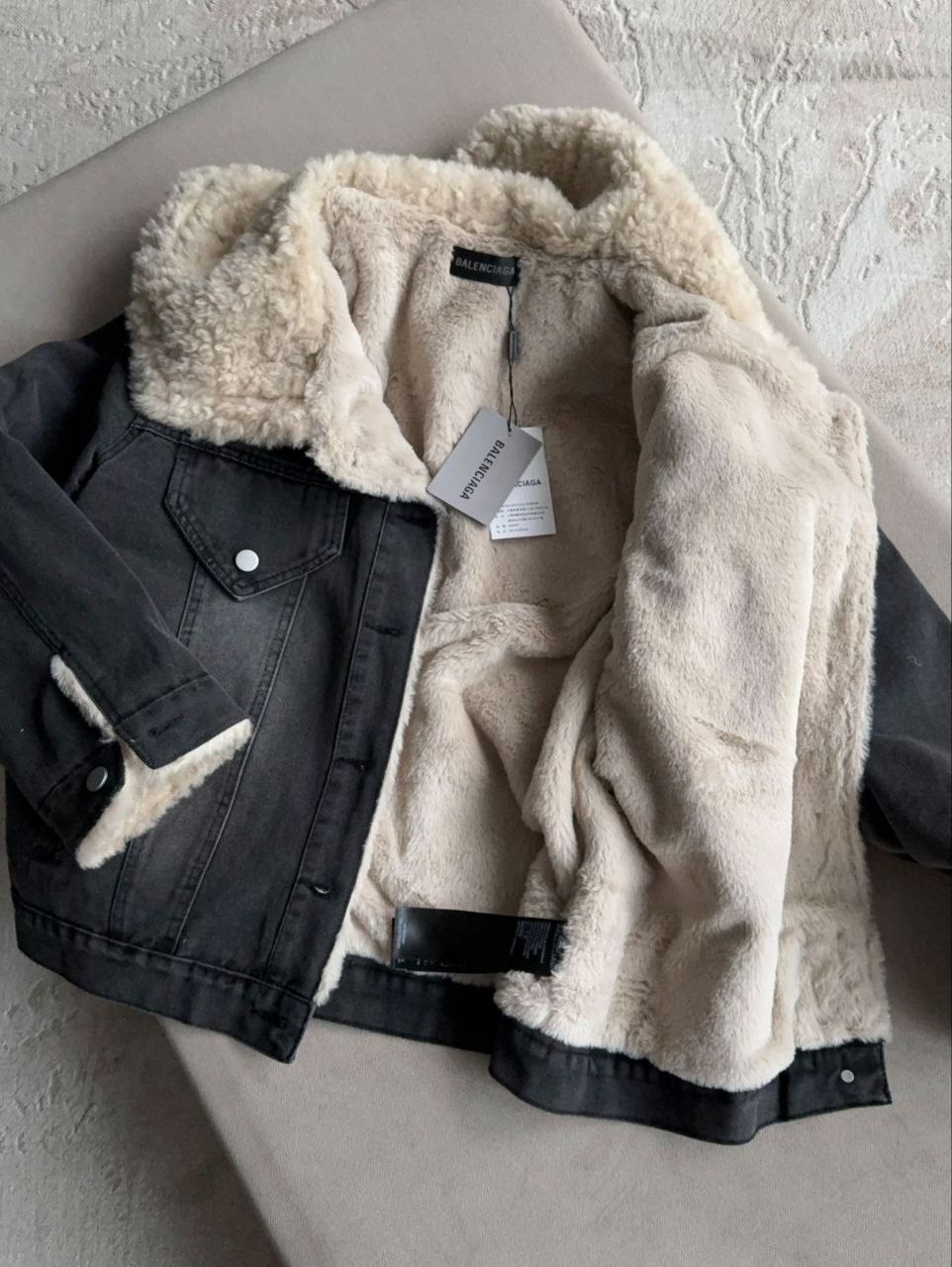 куртка джинсовая,женская джинсовая куртка из искусственного меха,куртка модная,куртка джинсовая темно-серого цвета утепленная с мехом,стильная дубленка