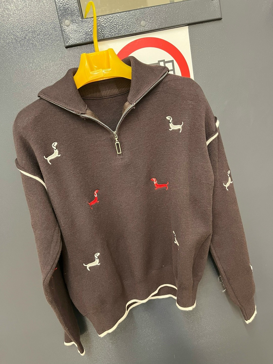 свитер с вышивкой таксы,свитер пуловер,свитер,свитер с вышивкой,свитер кашемир