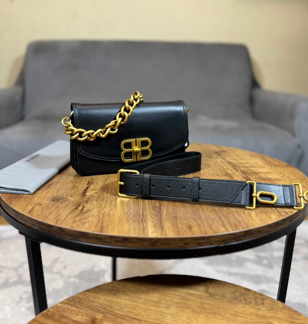 balenciaga сумка,сумка женская balenciaga,большая сумка через плечо через цепочку balenciaga,сумка женская balenciaga натуральная кожа,женская сумка баленсиага