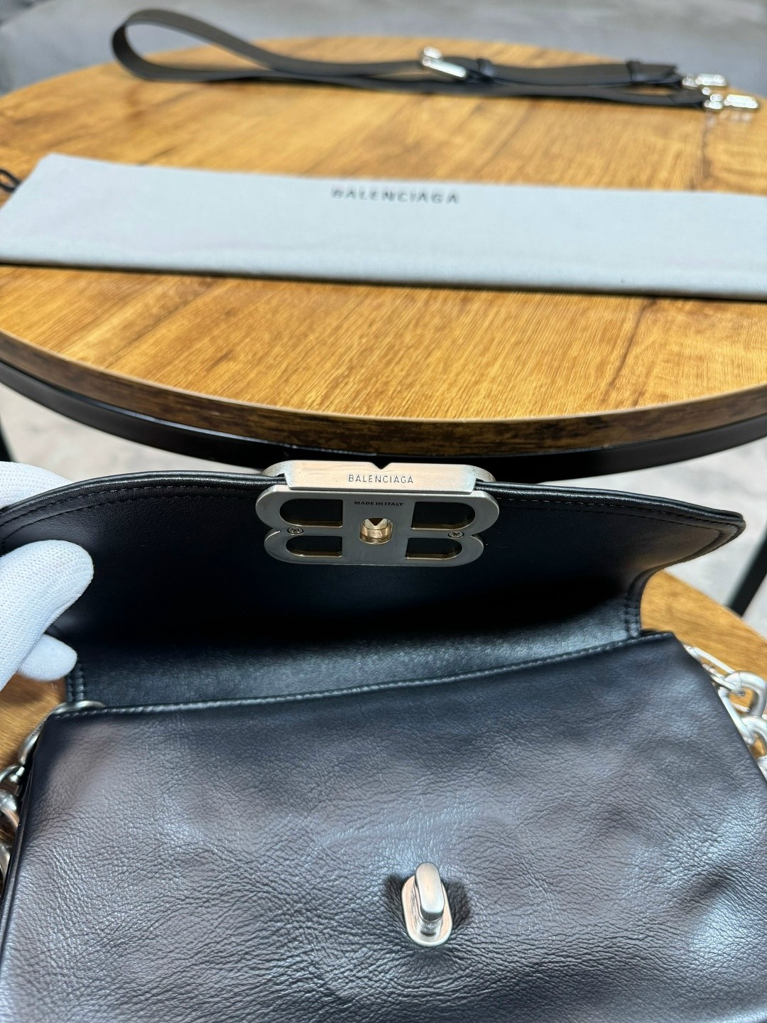 сумка женская balenciaga,balenciaga сумка,balenciaga сумка на плечо,сумка balenciaga через плечо баленсиага 23 см,женская сумка balenciaga из натуральной кожи в премиальном исполнении