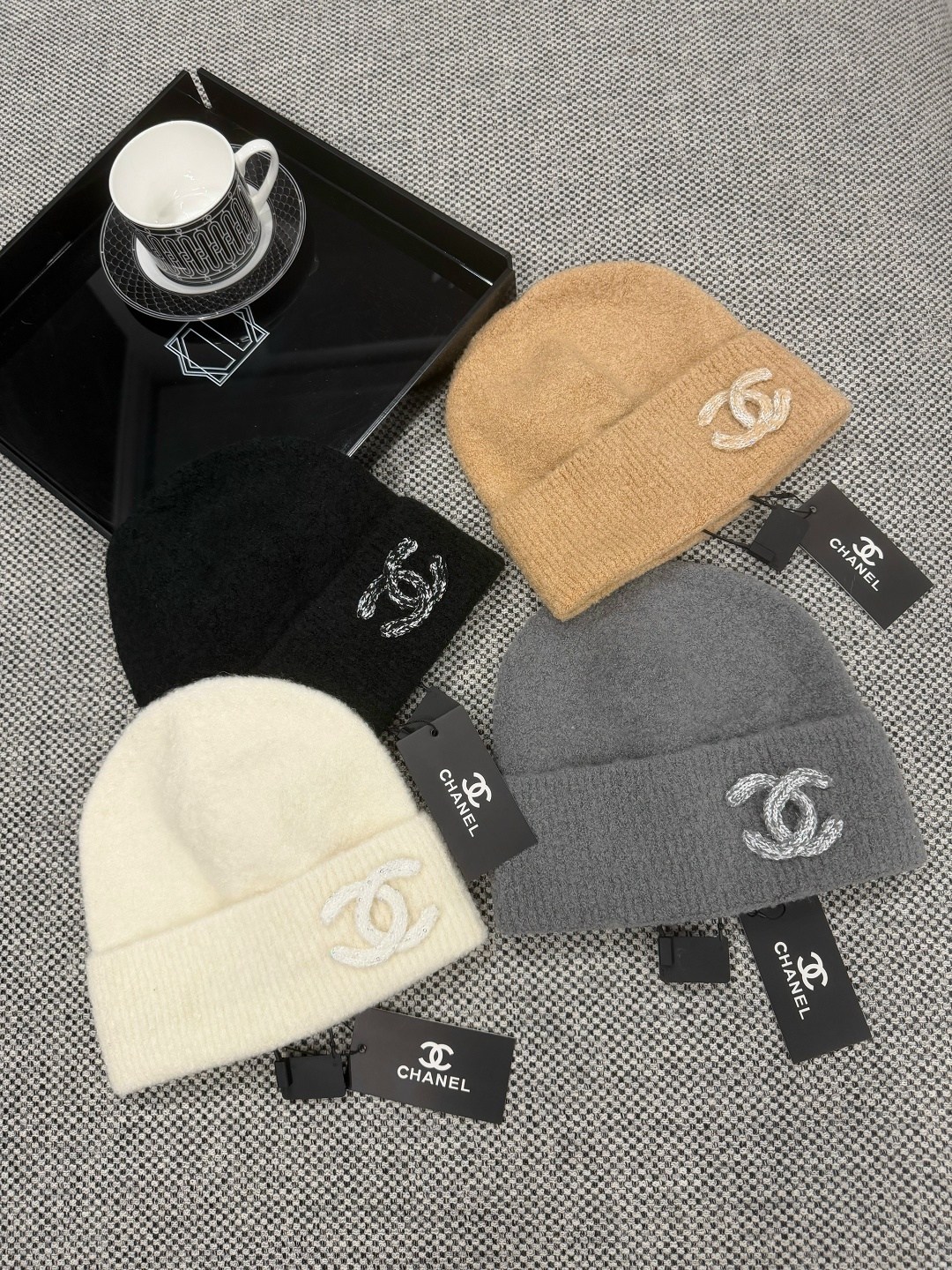 шапка chanel,вязаные эластичные шапки bini chanel,шапка chanel женская демисезонная ch13,шапка шанель,модная вязаная шапка в стиле chanel copy 1:1