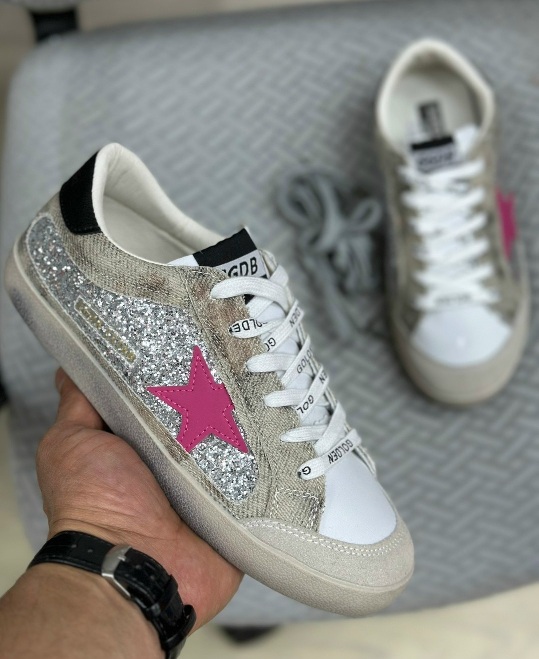 golden goose кеды v-star с блестками серебристый,golden goose кеды super-star с блестками серебристый,,кеды golden goose женские,кроссовки golden goose