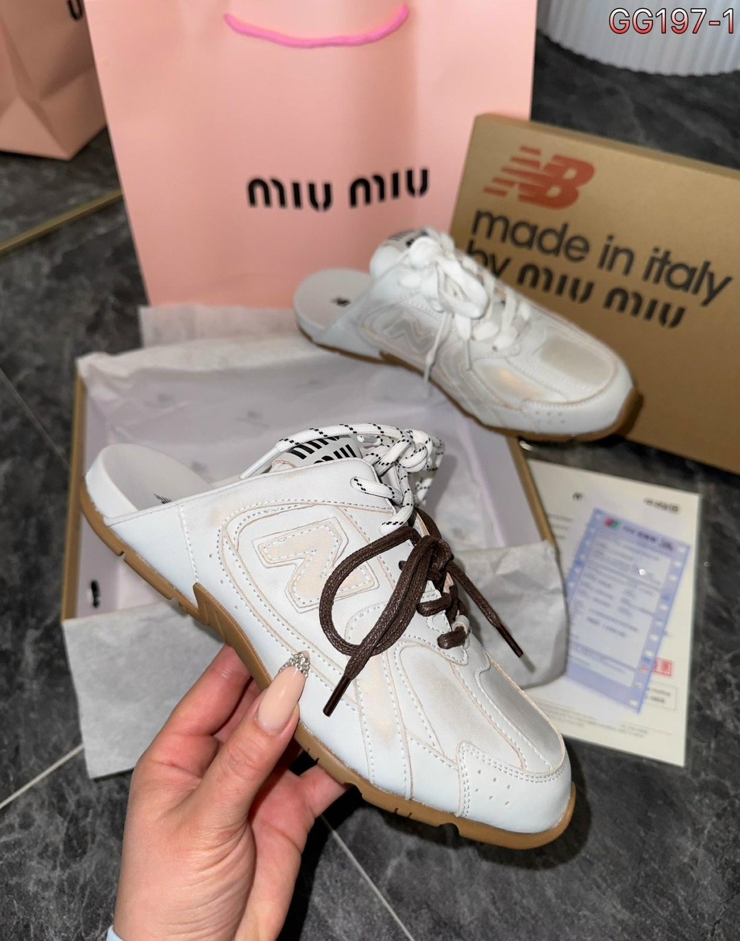 ,шлепки миу миу,шлепанцы miu miu,черные шлепанцы,кожаные шлепанцы miu miu