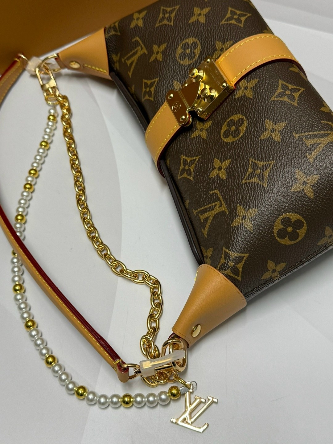 louis vuitton женская сумка,сумка louis vuitton,сумка луи виттон,louis vuitton сумка на плечо,сумка луи виттон полумесяц