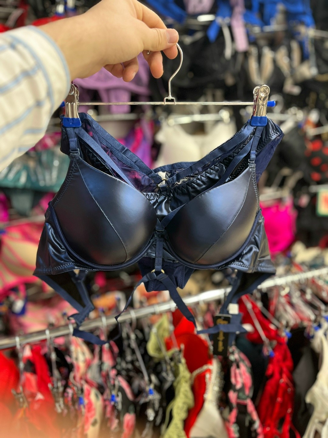 комплекты нижнего белья,кожаный комплект нижнего белья,комплект женского нижнего белья,нижнее белье кожаное,белье женское