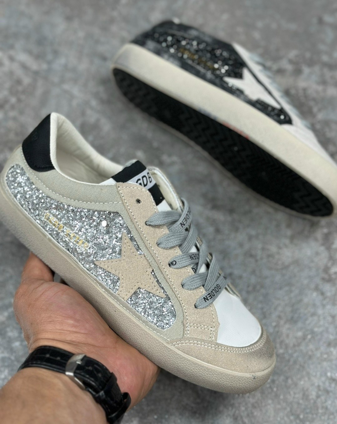 golden goose кеды v-star с блестками серебристый,golden goose кеды super-star с блестками серебристый,,кеды golden goose женские,кроссовки golden goose