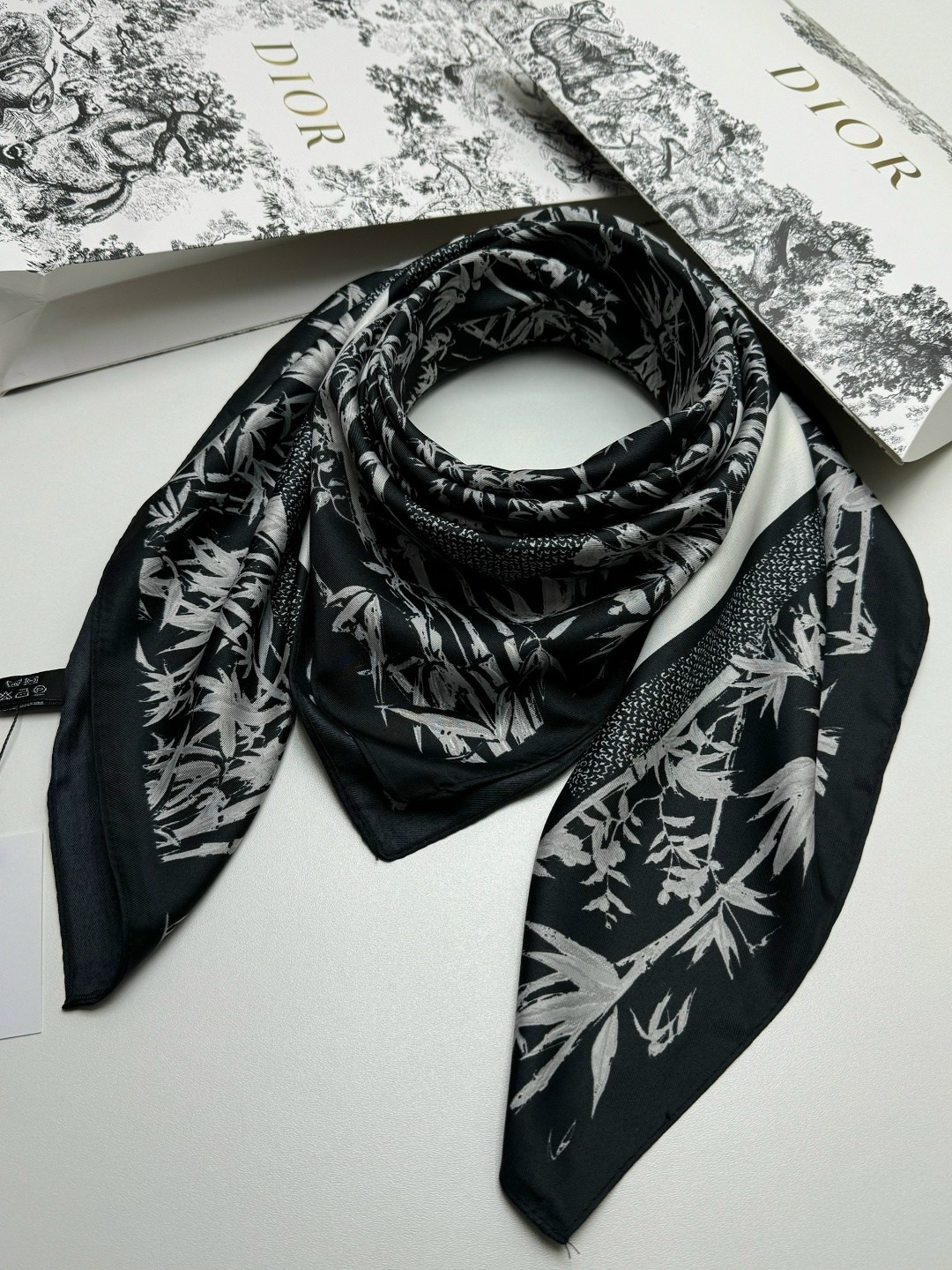 платок диор,платок dior,платок женский,платок шелковый,платок брендовый