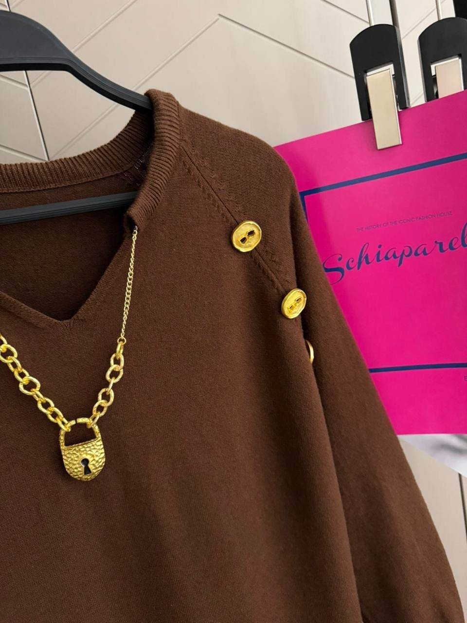 платье со свитером,стильное платье с вырезом,трикотажное платье,платье,оверсайз платье