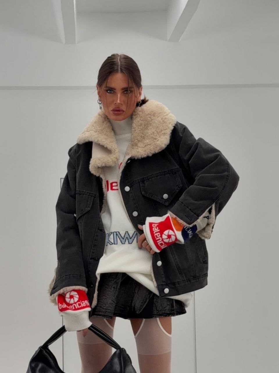 куртка джинсовая,женская джинсовая куртка из искусственного меха,куртка модная,куртка джинсовая темно-серого цвета утепленная с мехом,стильная дубленка