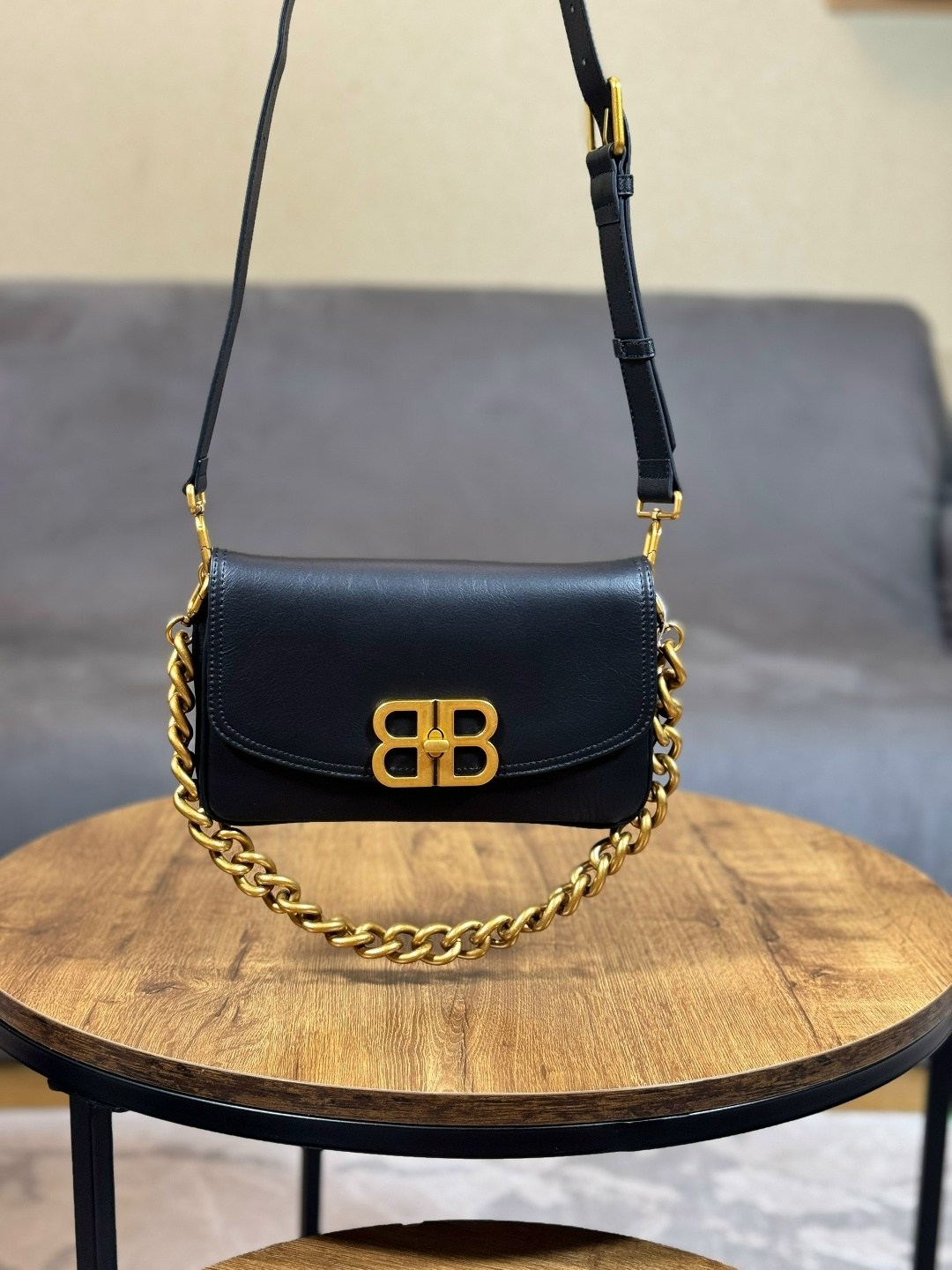 balenciaga сумка,сумка женская balenciaga,большая сумка через плечо через цепочку balenciaga,сумка женская balenciaga натуральная кожа,женская сумка баленсиага