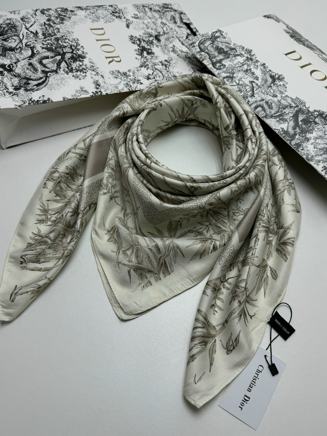 платок диор,платок dior,платок женский,платок шелковый,платок брендовый