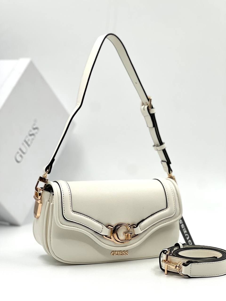 белая сумка guess,guess сумка,сумка женская guess,сумка через плечо guess,сумка guess женская через плечо