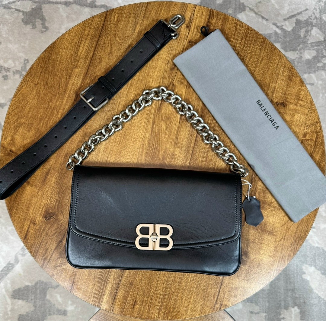 сумка balenciaga,сумка женская balenciaga,большая сумка через плечо через цепочку balenciaga,кожаная сумка balenciaga bb soft flap 23x12 см black / gold,маленькая сумка через плечо через цепочку balen