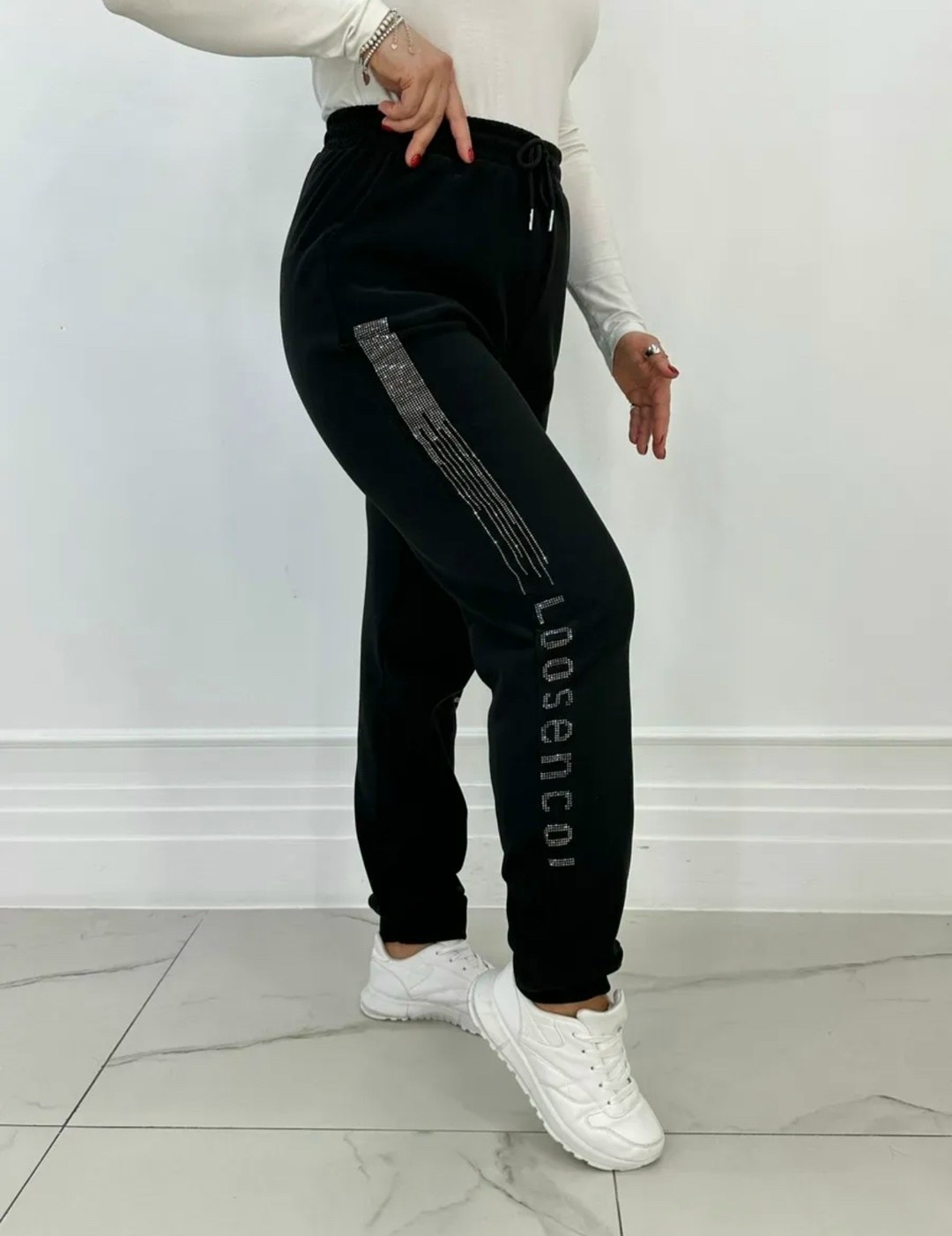 штаны спортивные женские арт. 632757,штаны спортивные женские,брюки спортивные штаны женские арт. 10968457,спортивные штаны джоггеры на резинке со стразами darius цвет черный,спортивные штаны джоггеры
