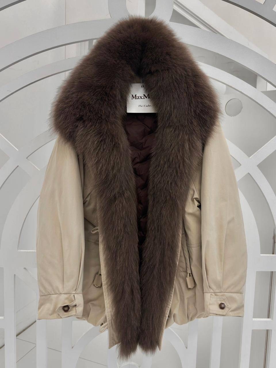 бомбическая куртка max mara с натуральным мехом,куртка max mara с натуральным мехом,пуховик с натуральным мехом,куртка на меху,стильные пуховики