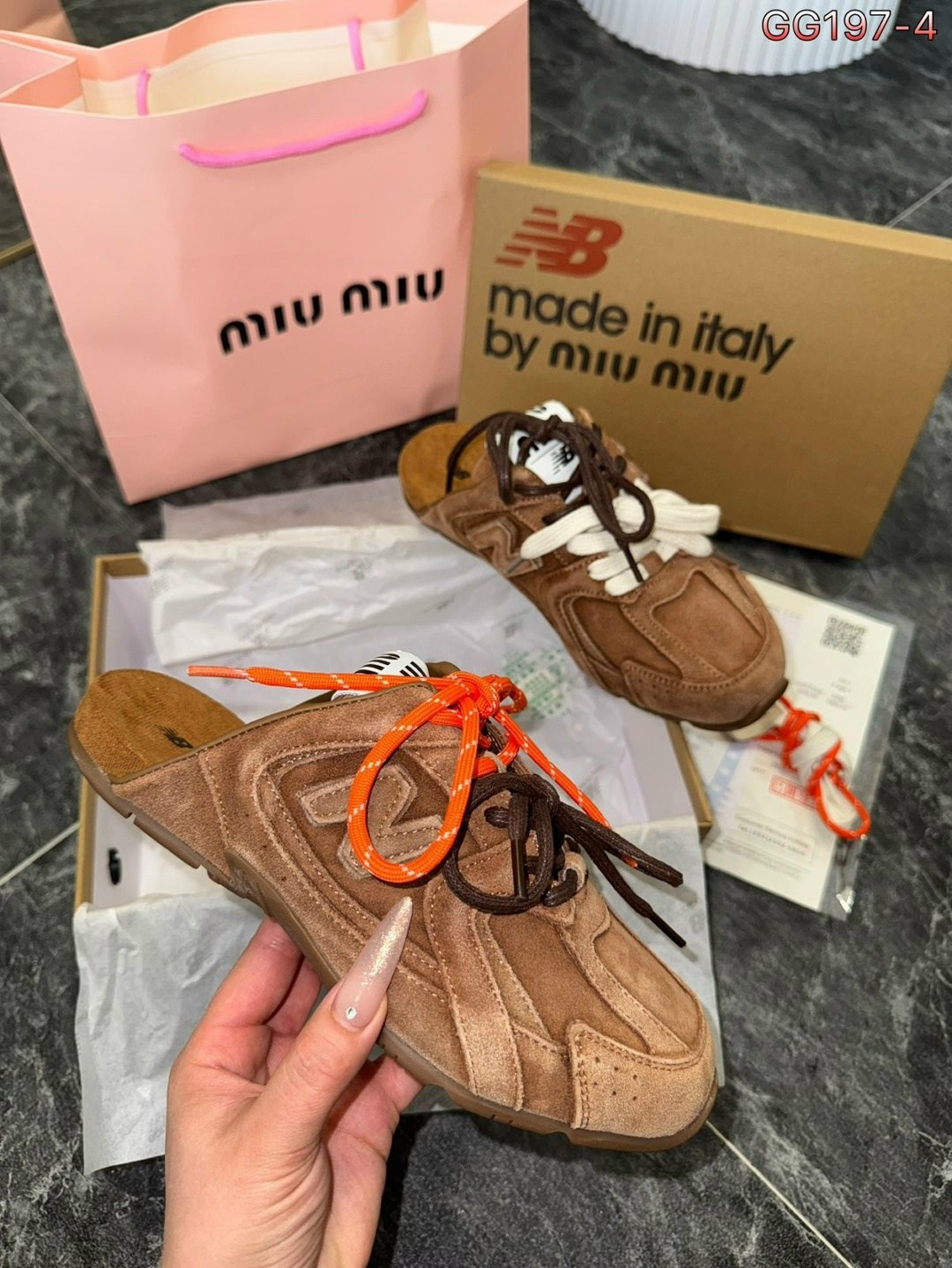 ,шлепки миу миу,шлепанцы miu miu,черные шлепанцы,кожаные шлепанцы miu miu