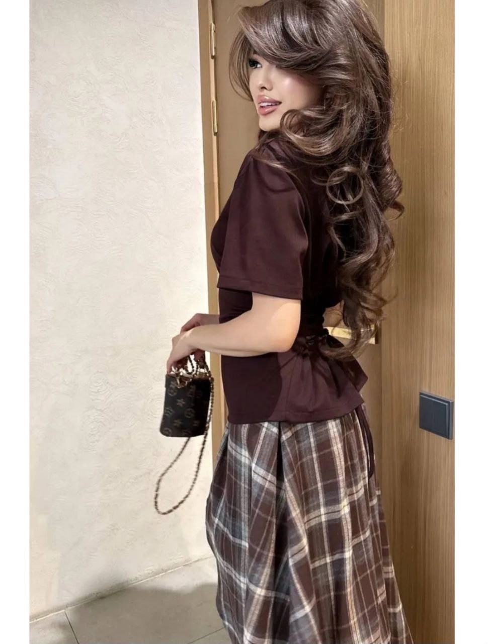 длинная юбка в клетку,юбка модный стиль,юбка в клетку,модная юбка,клетчатая юбка